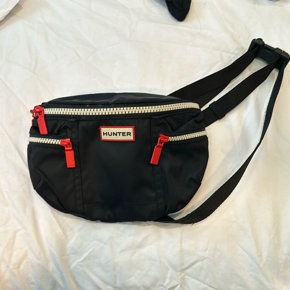Hunter Handbags - Hunter crossbody bag excellent condition